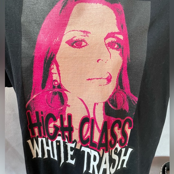 High class white trash! Get our exclusive Julia Fox trashy tee size Large Men’s - Picture 4 of 11